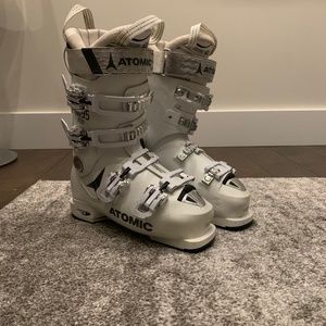 Atomic Hawx Ultra 95  Women's ski boots w/ Hotronic insoles size 24-24.5 narrow
